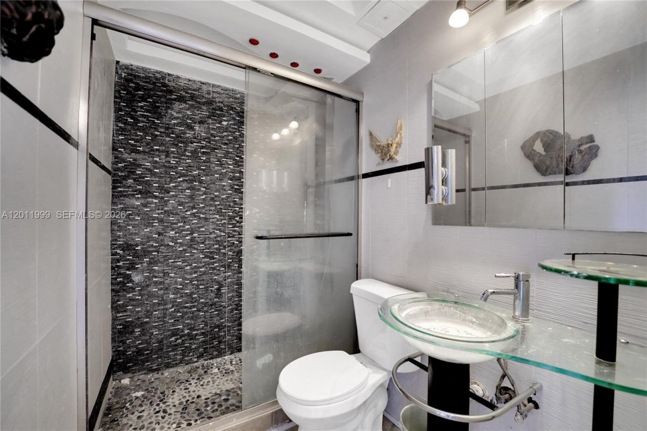 2145 Pierce Street , Unit 418, Hollywood, FL 33020 Photo