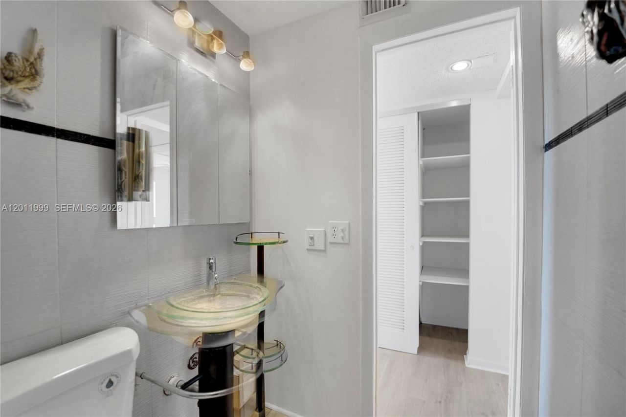 2145 Pierce Street , Unit 418, Hollywood, FL 33020 Photo