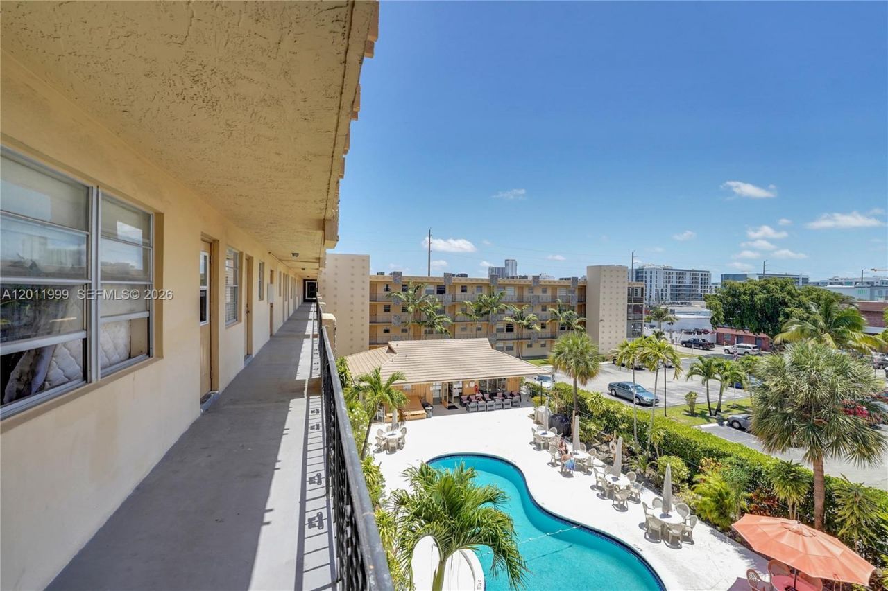 2145 Pierce Street , Unit 418, Hollywood, FL 33020 Photo