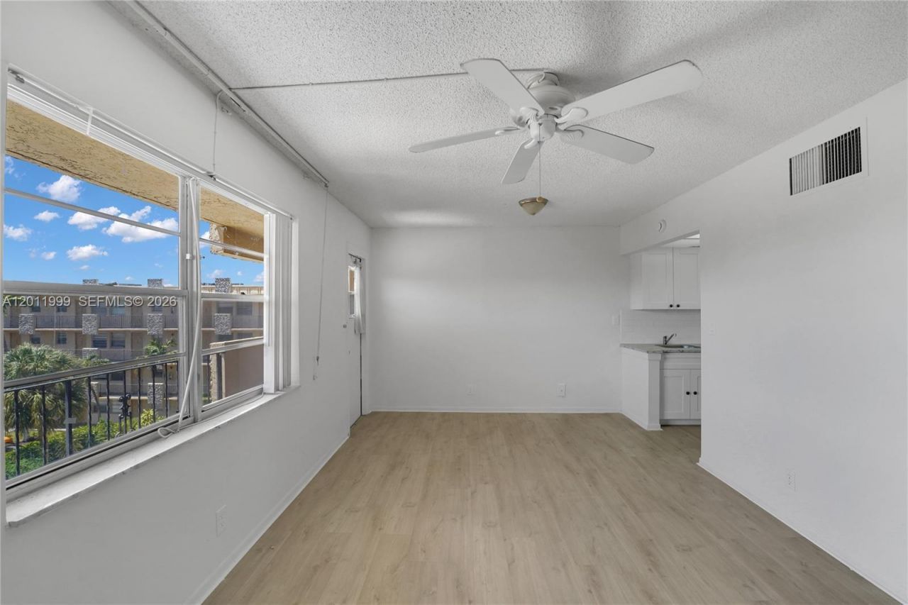 2145 Pierce Street , Unit 418, Hollywood, FL 33020 Photo