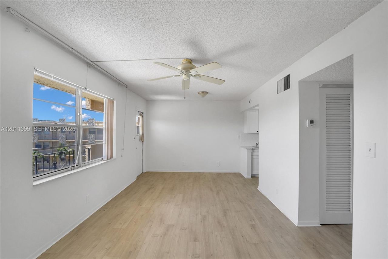 2145 Pierce Street , Unit 418, Hollywood, FL 33020 Photo