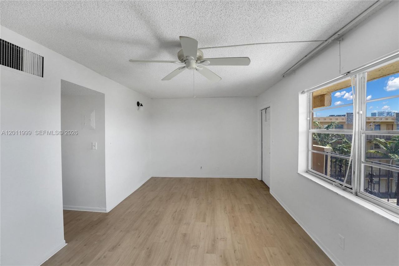 2145 Pierce Street , Unit 418, Hollywood, FL 33020 Photo