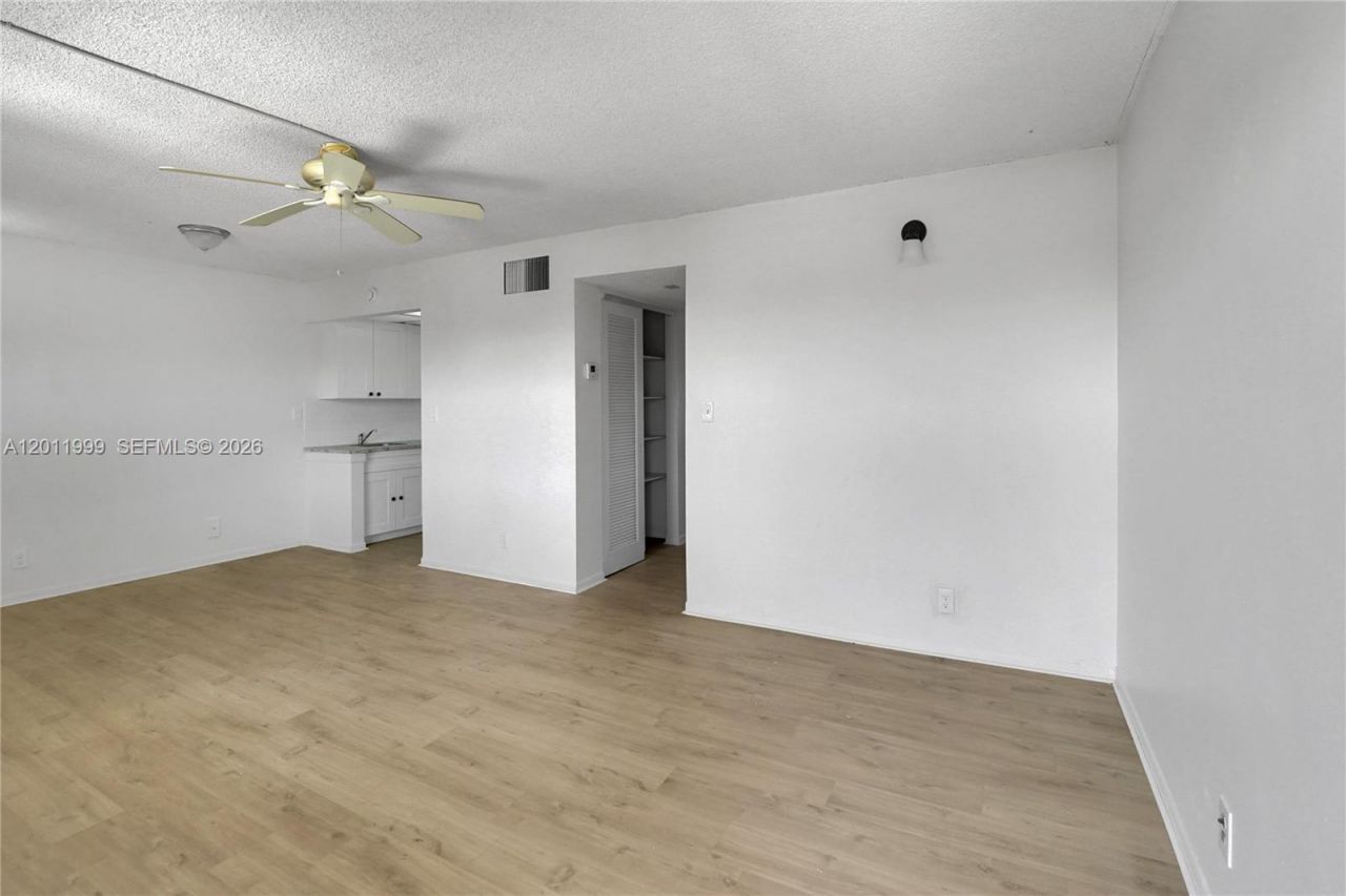 2145 Pierce Street , Unit 418, Hollywood, FL 33020 Photo