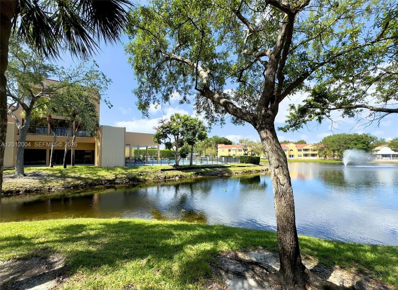 8592 W Sunrise Blvd , Unit 408, Plantation, FL 33322 Photo