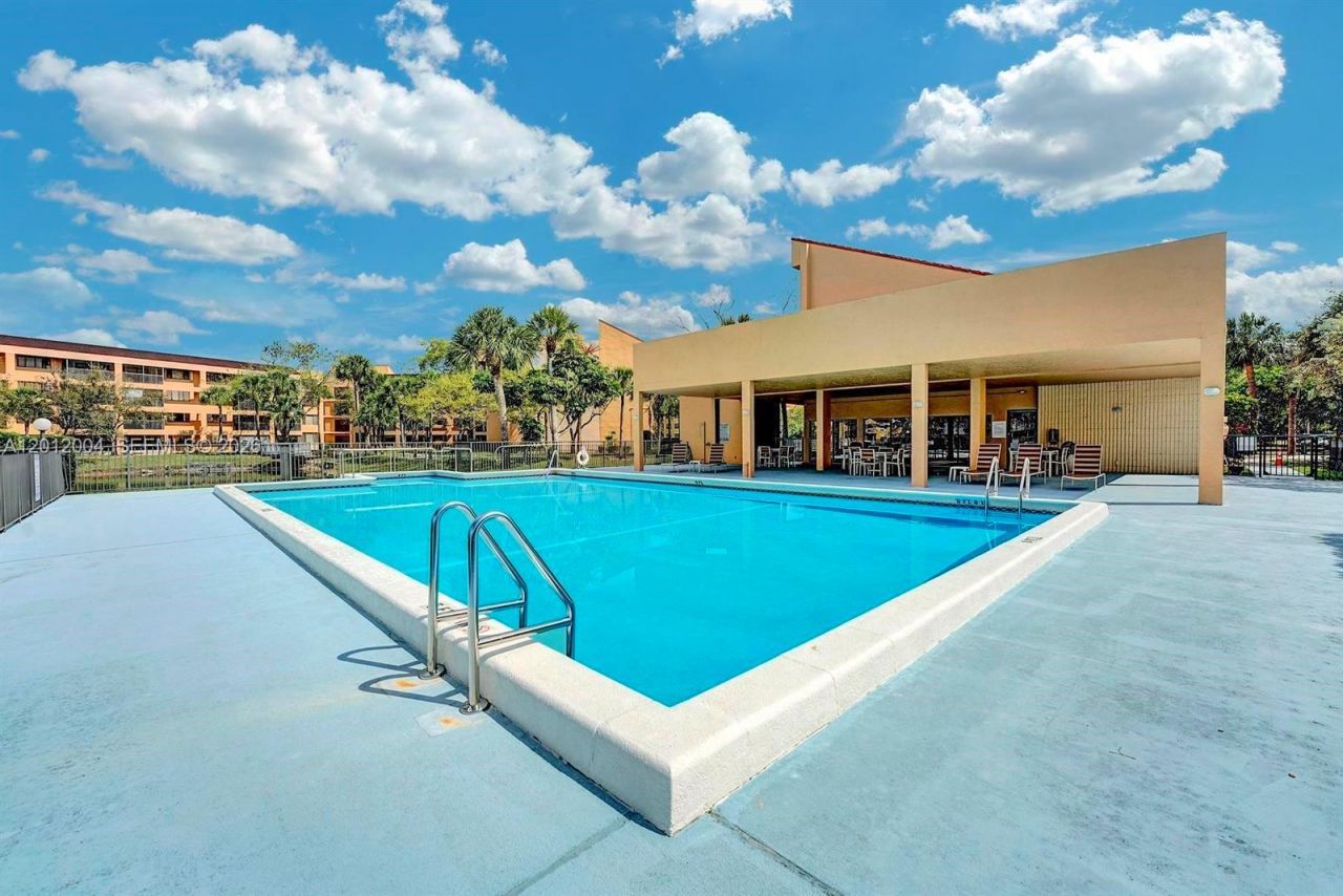 8592 W Sunrise Blvd , Unit 408, Plantation, FL 33322 Photo