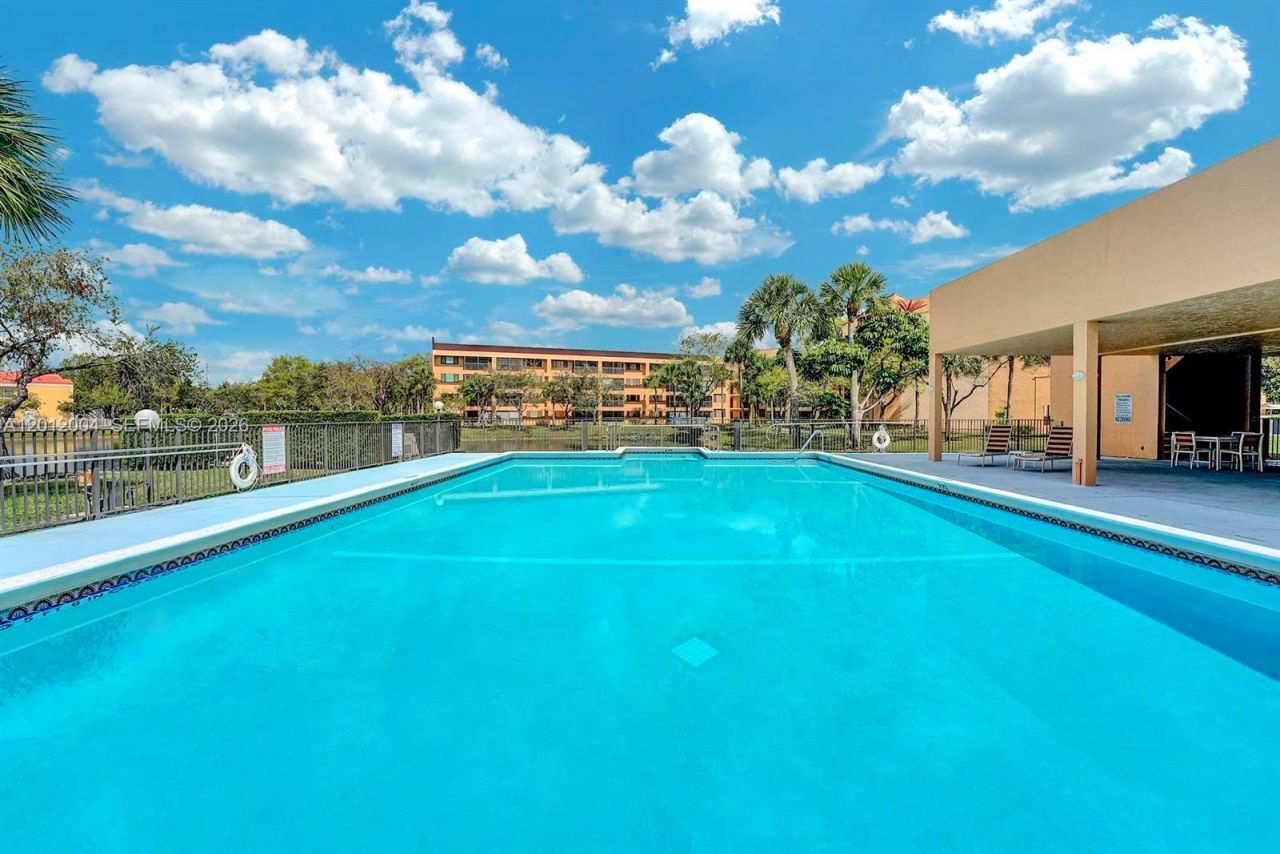 8592 W Sunrise Blvd , Unit 408, Plantation, FL 33322 Photo