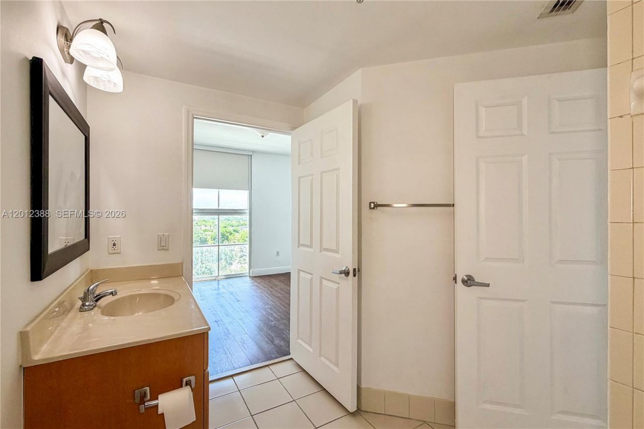 2600 SW 27th Ave , Unit 902, Miami, FL 33133 Photo