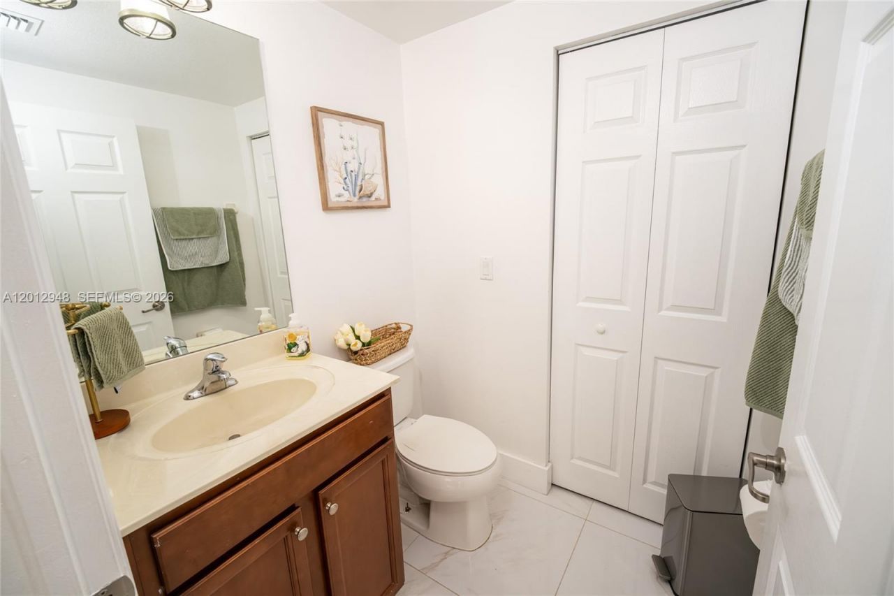 8821 W 34th Ct, Hialeah, FL 33018 Photo