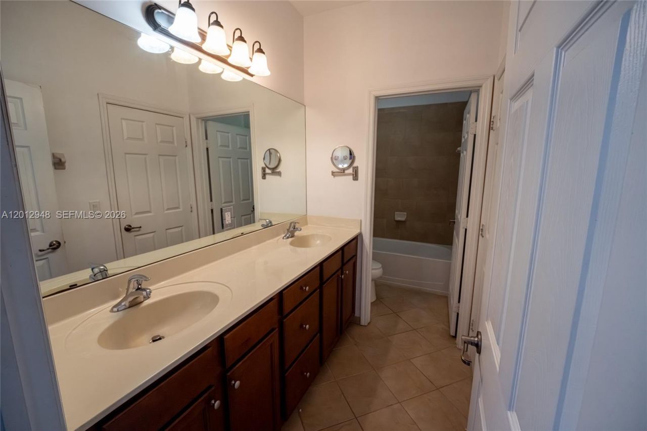 8821 W 34th Ct, Hialeah, FL 33018 Photo