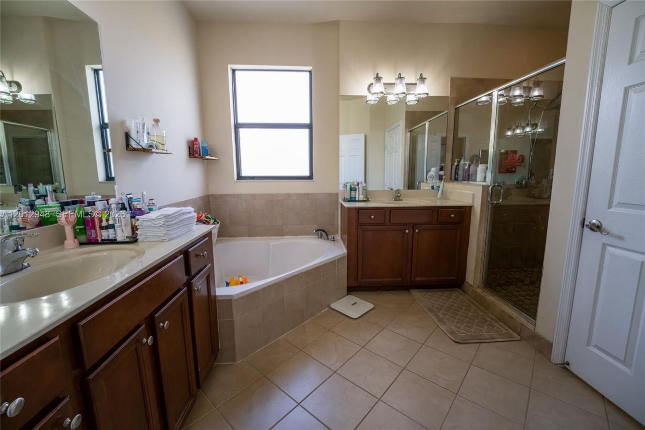 8821 W 34th Ct, Hialeah, FL 33018 Photo