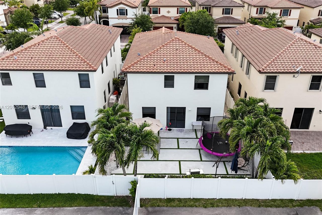 8821 W 34th Ct, Hialeah, FL 33018 Photo