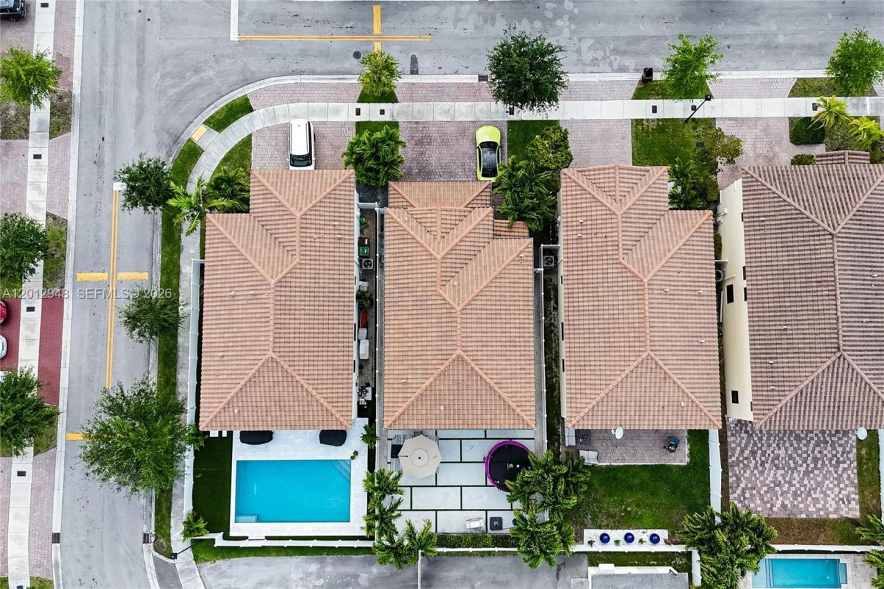 8821 W 34th Ct, Hialeah, FL 33018 Photo