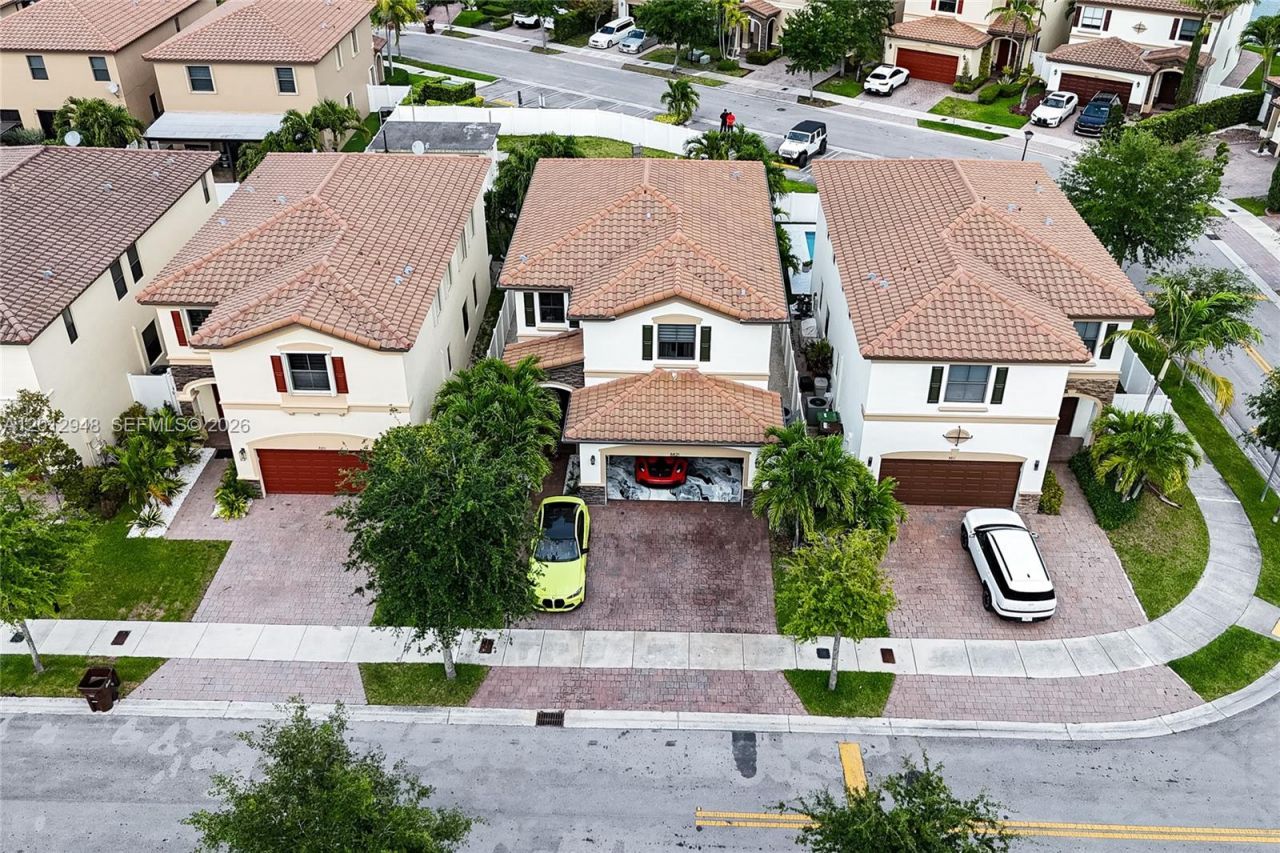 8821 W 34th Ct, Hialeah, FL 33018 Photo