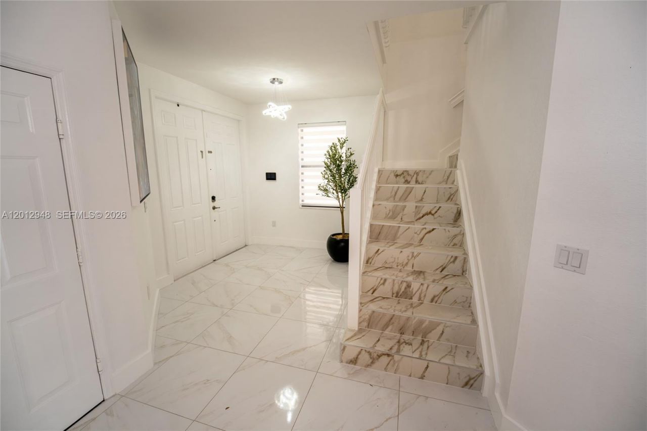 8821 W 34th Ct, Hialeah, FL 33018 Photo