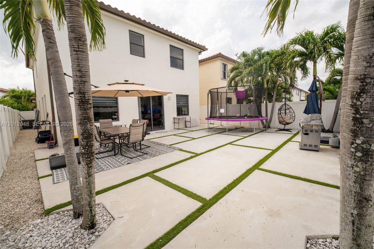 8821 W 34th Ct, Hialeah, FL 33018 Photo