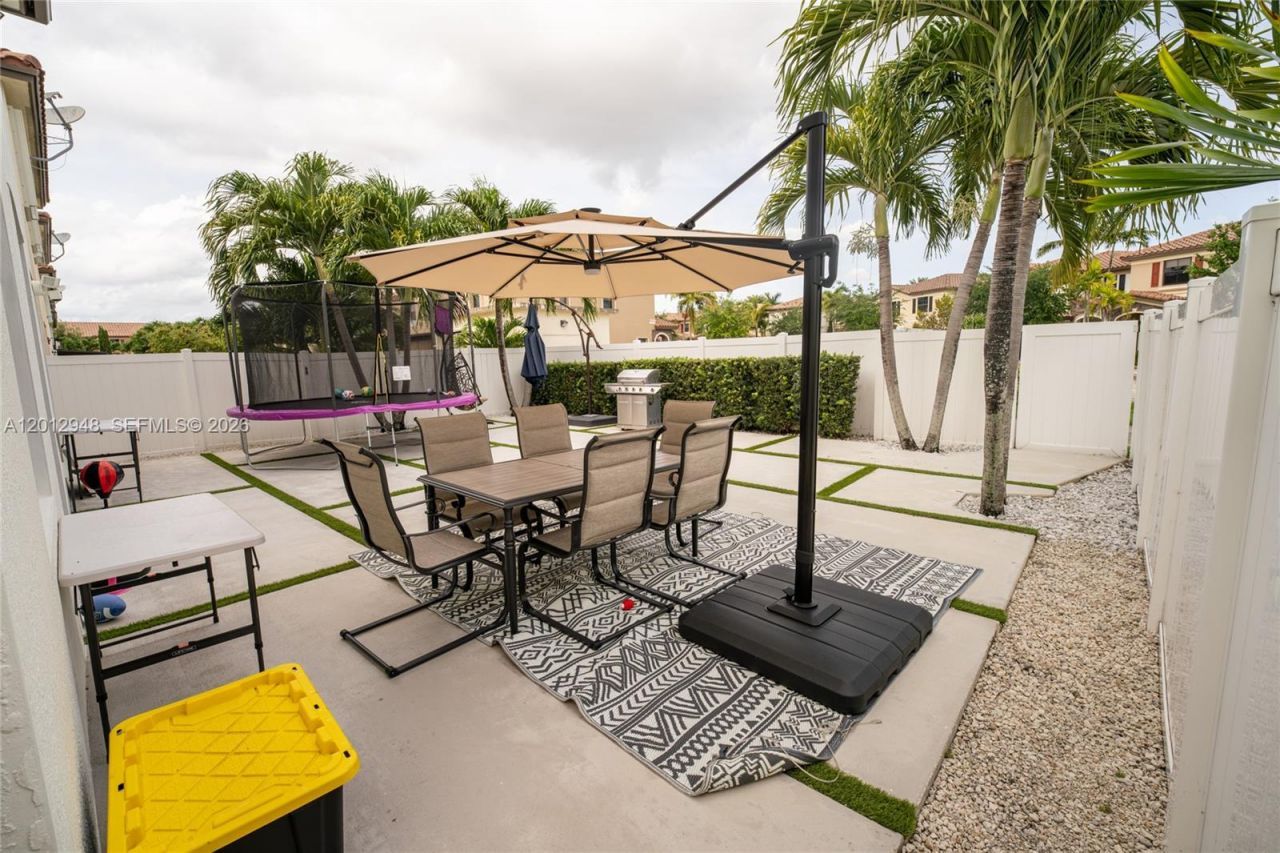 8821 W 34th Ct, Hialeah, FL 33018 Photo