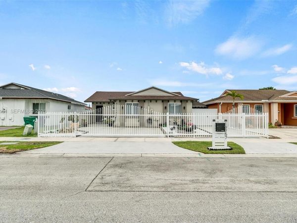 19757 SW 124th Ave , Miami, FL 33177
