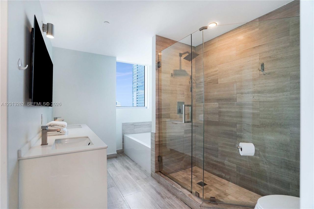 1300 Brickell Bay Dr, Unit 3402, Miami, FL 33131 Photo