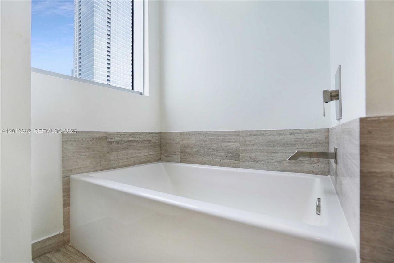 1300 Brickell Bay Dr, Unit 3402, Miami, FL 33131 Photo
