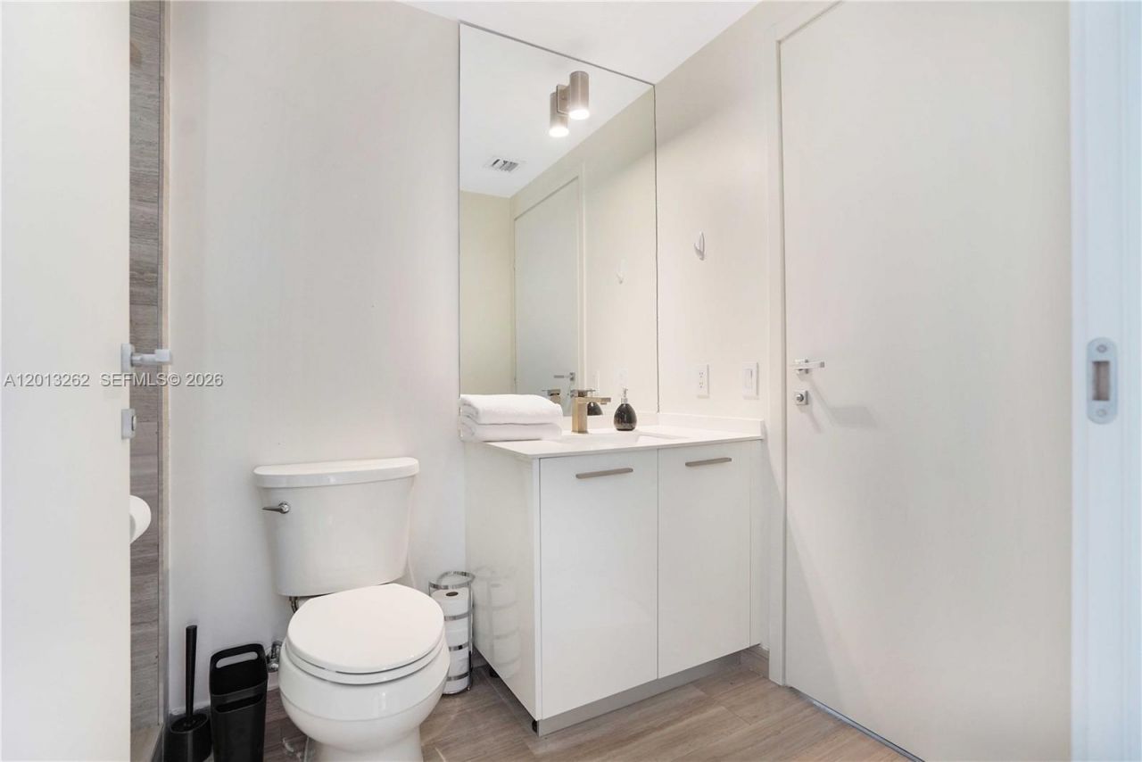 1300 Brickell Bay Dr, Unit 3402, Miami, FL 33131 Photo