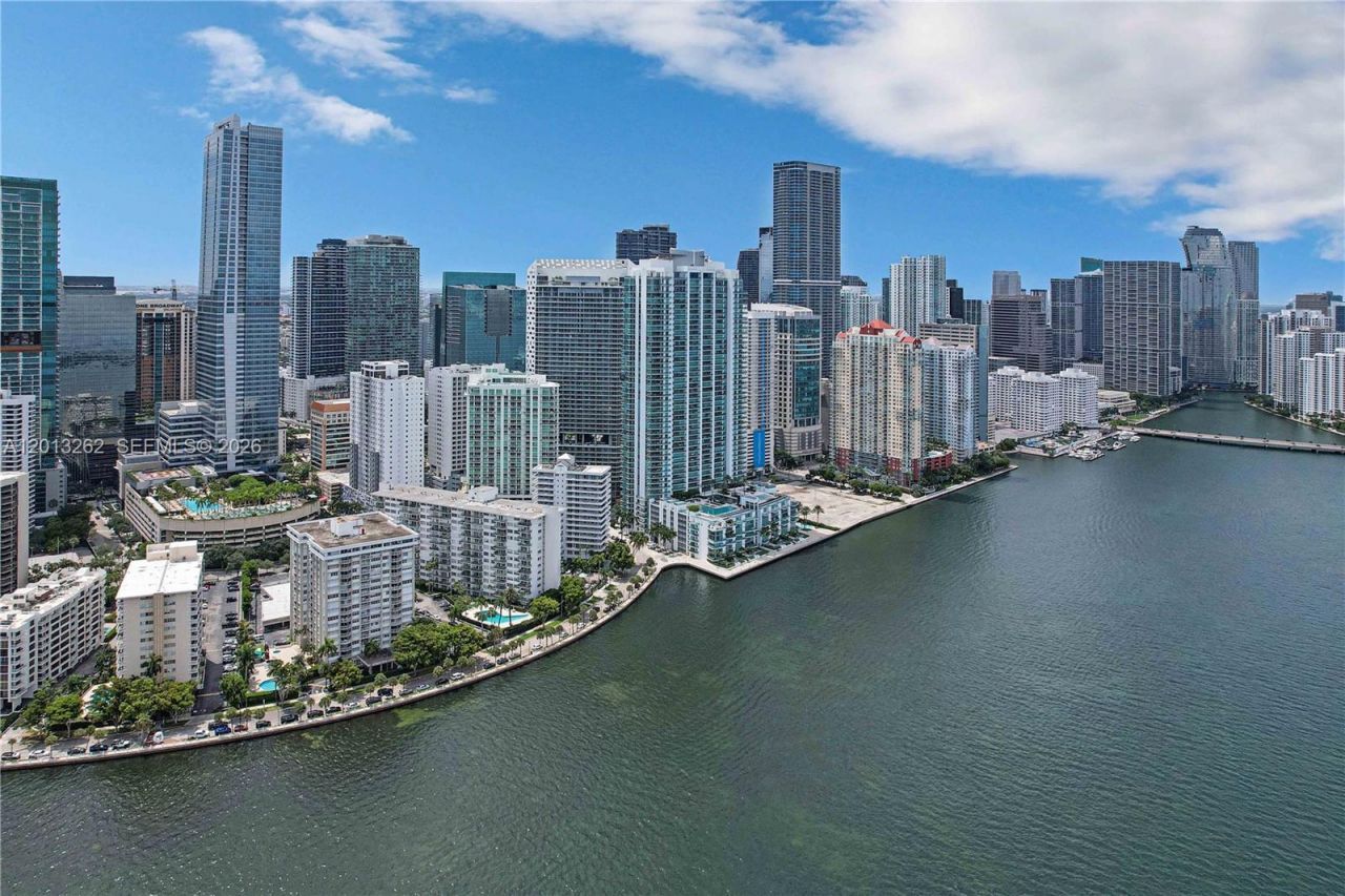 1300 Brickell Bay Dr, Unit 3402, Miami, FL 33131 Photo