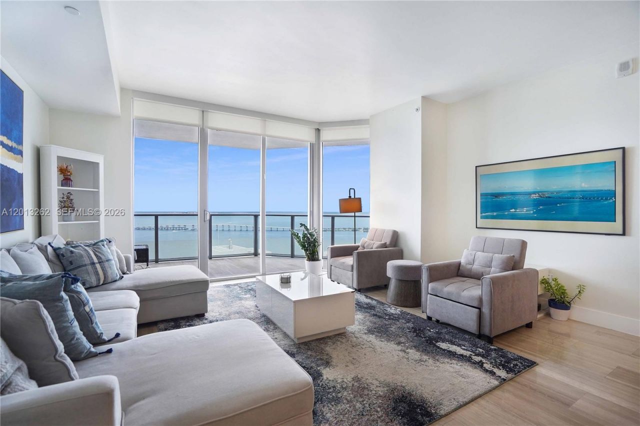 1300 Brickell Bay Dr, Unit 3402, Miami, FL 33131 Photo