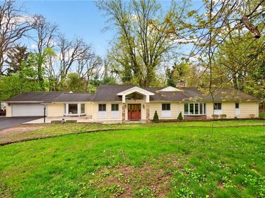 4278 East Avenue , Rochester, NY 14618