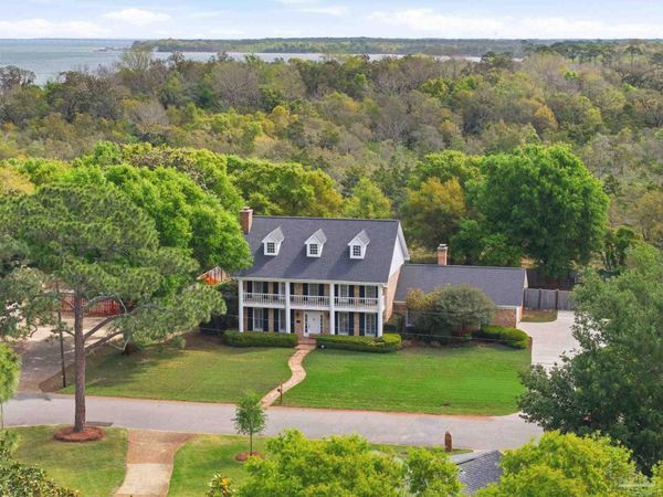 700 Bay Cliffs Rd, Gulf Breeze, FL 32561