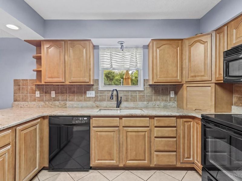 4576 Runningfawn Drive, Green Township, OH 45247 Photo 11