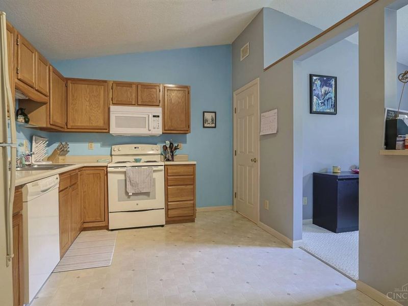 8773 Carrousel Park Circle, Unit 155, Cincinnati, OH 45251 Photo 12