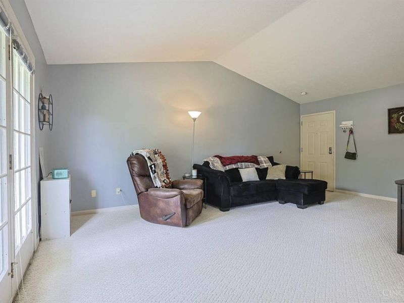 8773 Carrousel Park Circle, Unit 155, Cincinnati, OH 45251 Photo 5