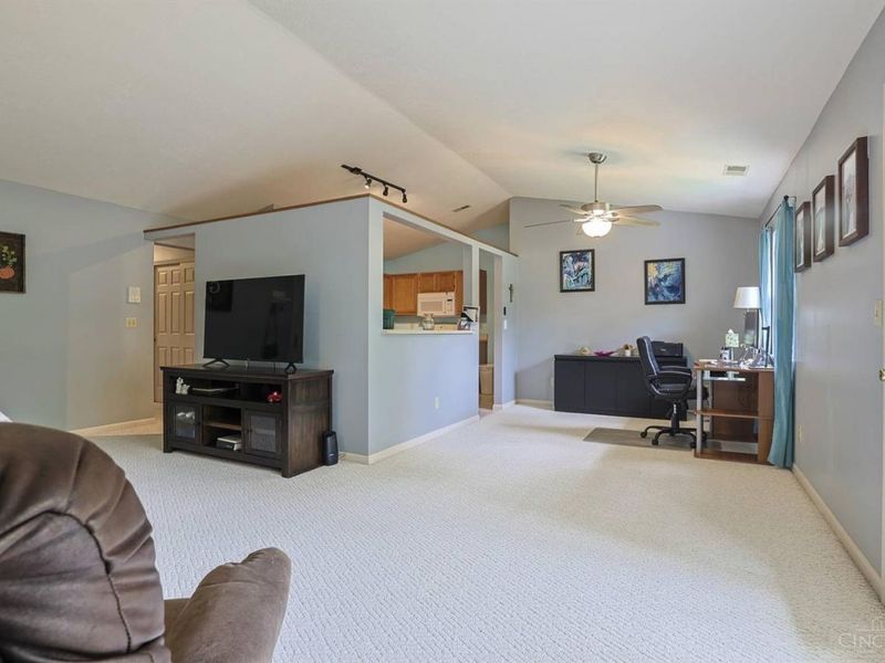 8773 Carrousel Park Circle, Unit 155, Cincinnati, OH 45251 Photo 7