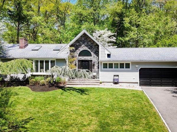 19 Highview Ter, Cedar Grove, NJ 07009