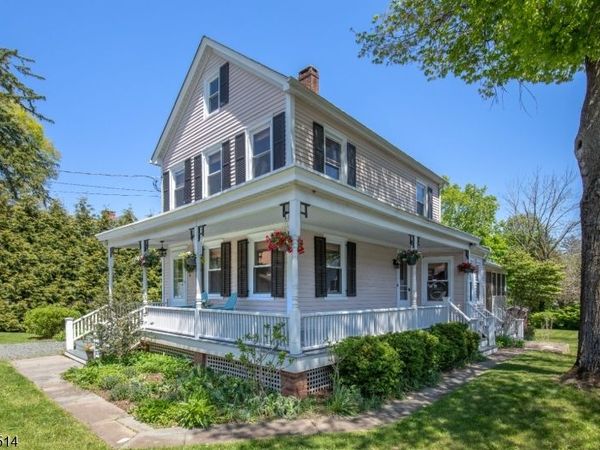 16 William St, Tewksbury, NJ 08858