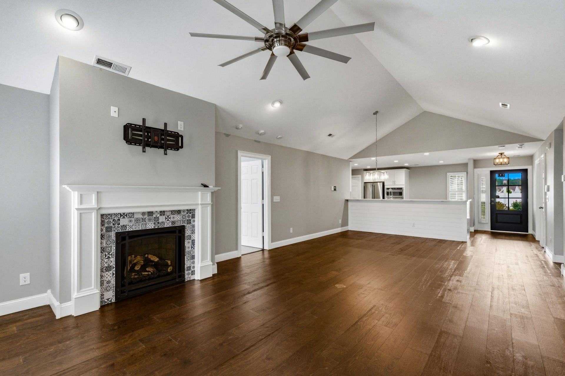 1801 Rotunda Ct. Photo 13