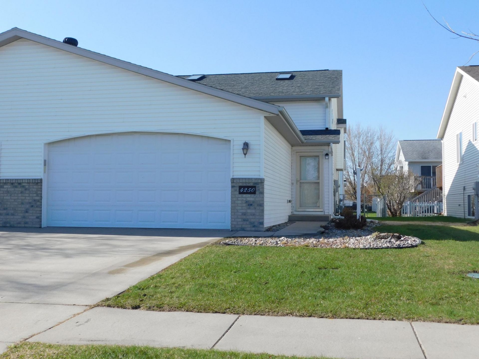 4250 39th Avenue S, Fargo, ND 58104 Main Photo