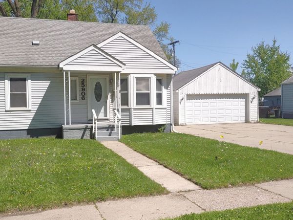 25906 Currier Street, Dearborn Heights, MI 48125
