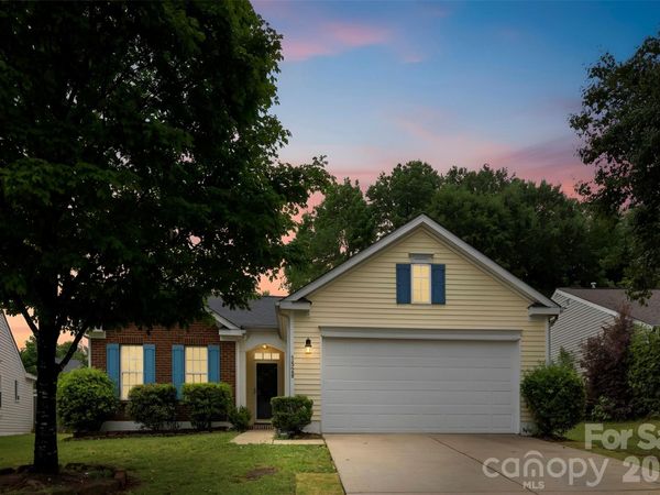 1528 Oakdale Green Drive, Charlotte, NC 28216