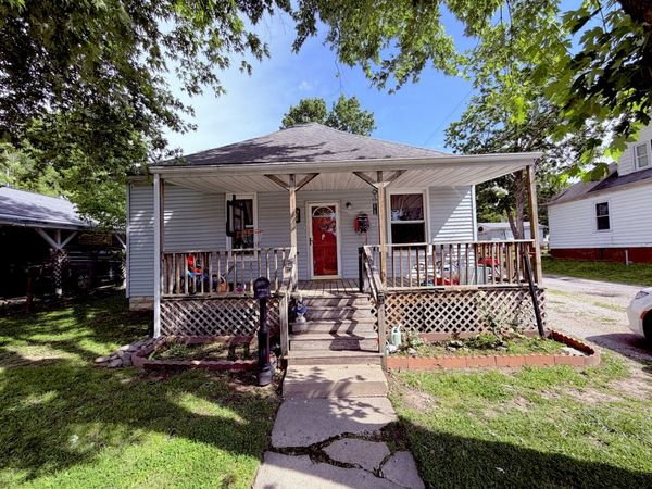 300 W Allmon Street , Salem, IL 62881