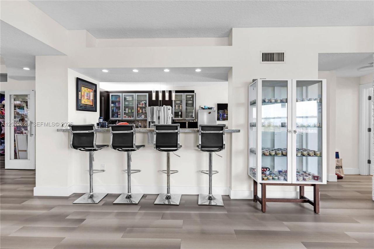 10750 NW 66th St , Unit 408, Doral, FL 33178 Photo