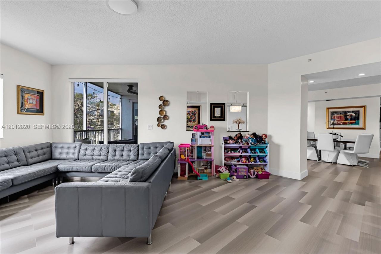 10750 NW 66th St , Unit 408, Doral, FL 33178 Photo
