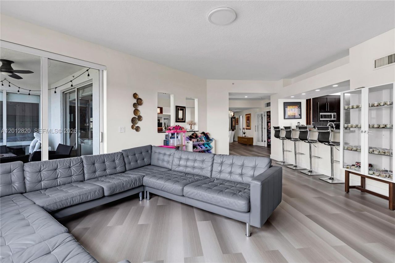 10750 NW 66th St , Unit 408, Doral, FL 33178 Photo