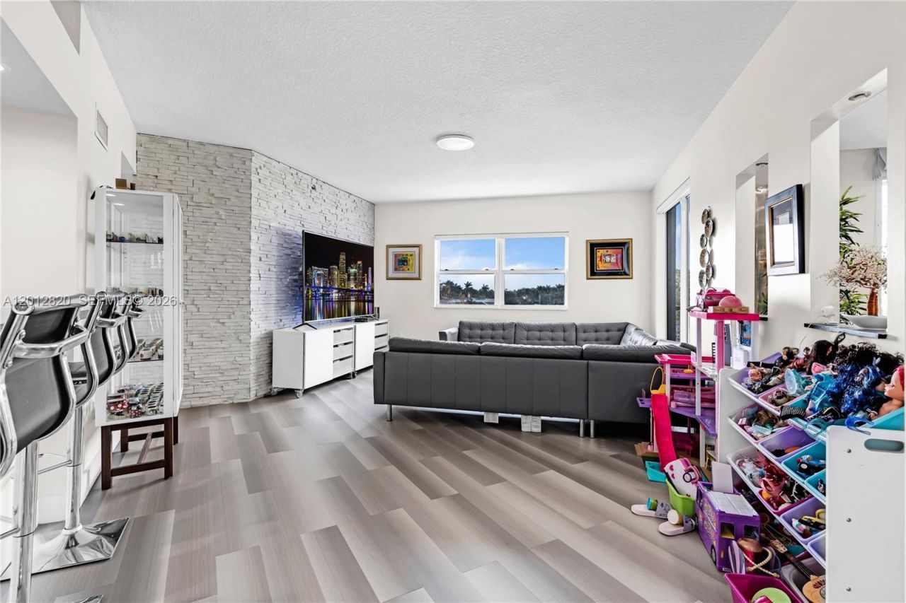 10750 NW 66th St , Unit 408, Doral, FL 33178 Photo