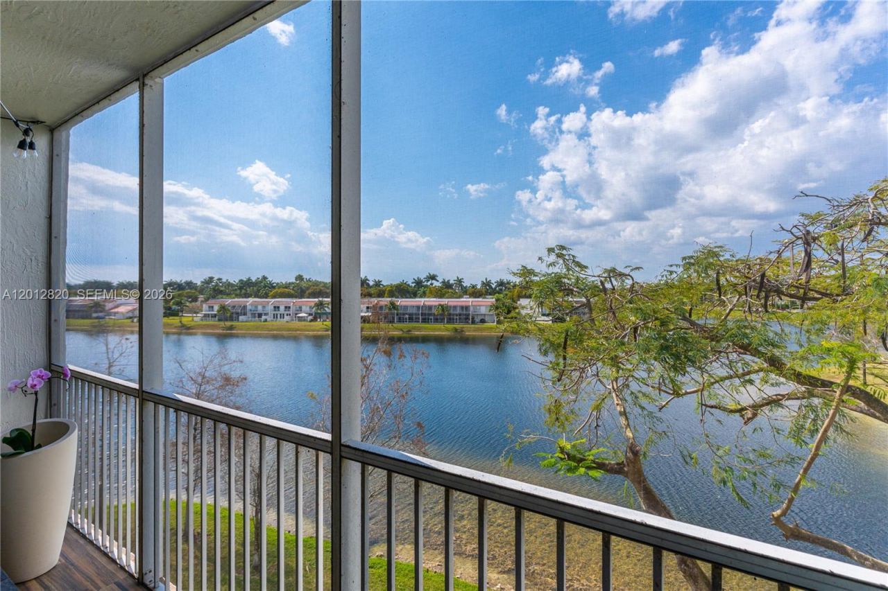 10750 NW 66th St , Unit 408, Doral, FL 33178 Photo