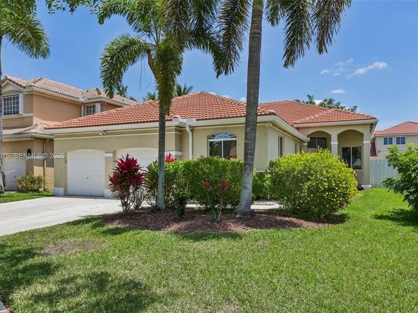 1290 Camellia Ln, Weston, FL 33326