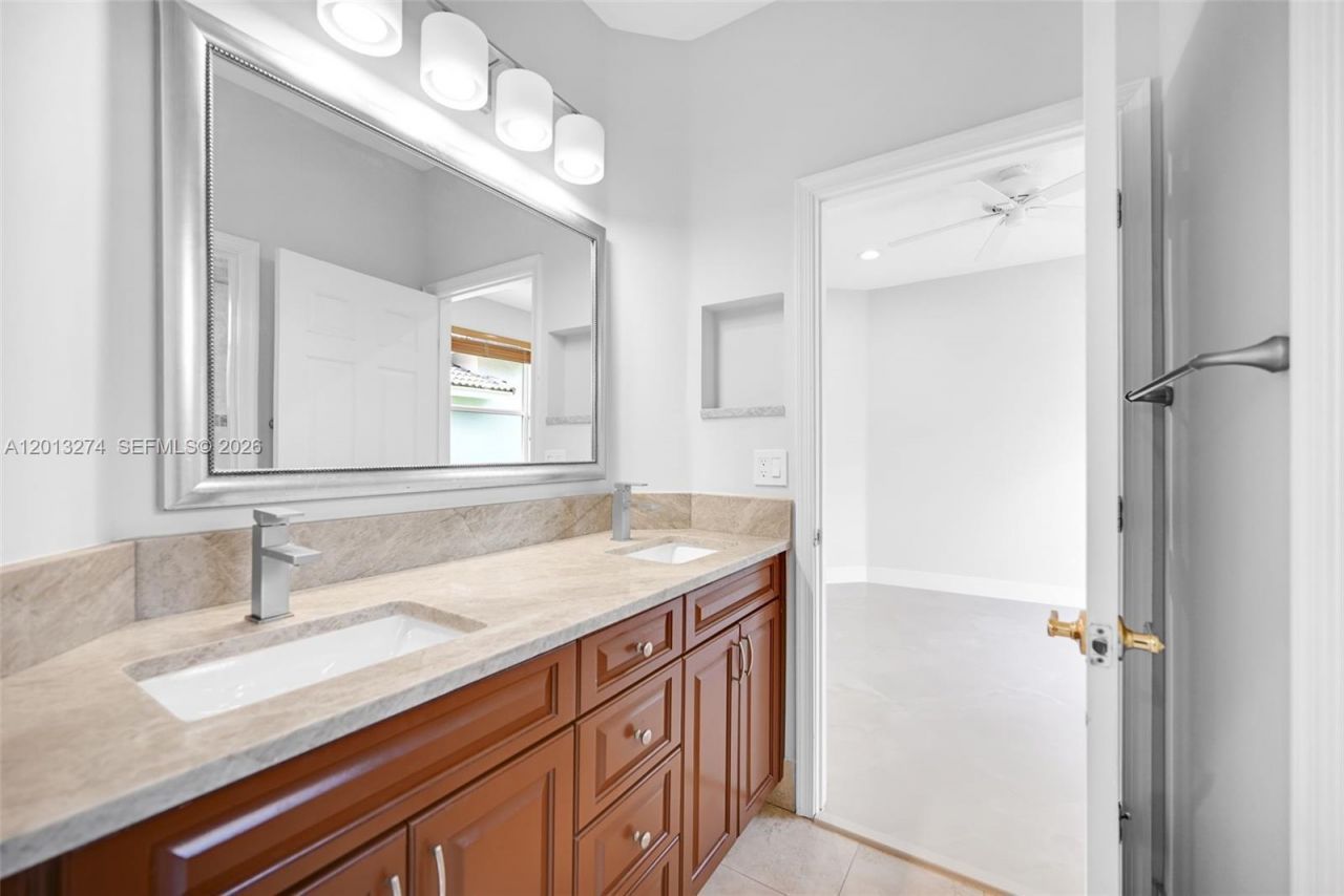 2553 Jardin Manor , Weston, FL 33327 Photo