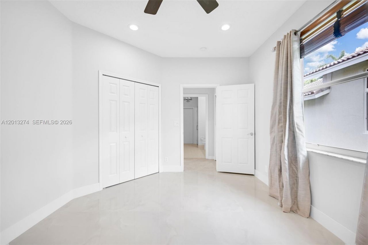2553 Jardin Manor , Weston, FL 33327 Photo