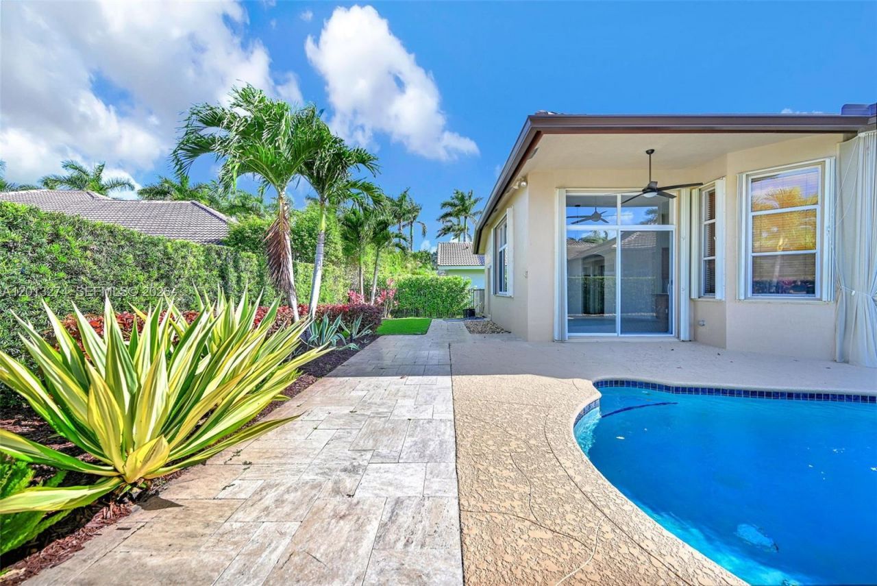 2553 Jardin Manor , Weston, FL 33327 Photo