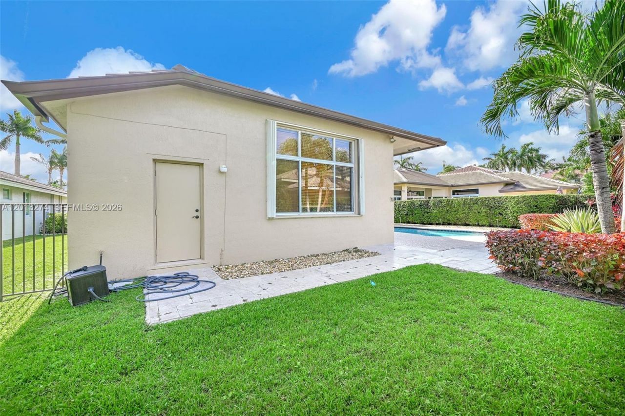 2553 Jardin Manor , Weston, FL 33327 Photo