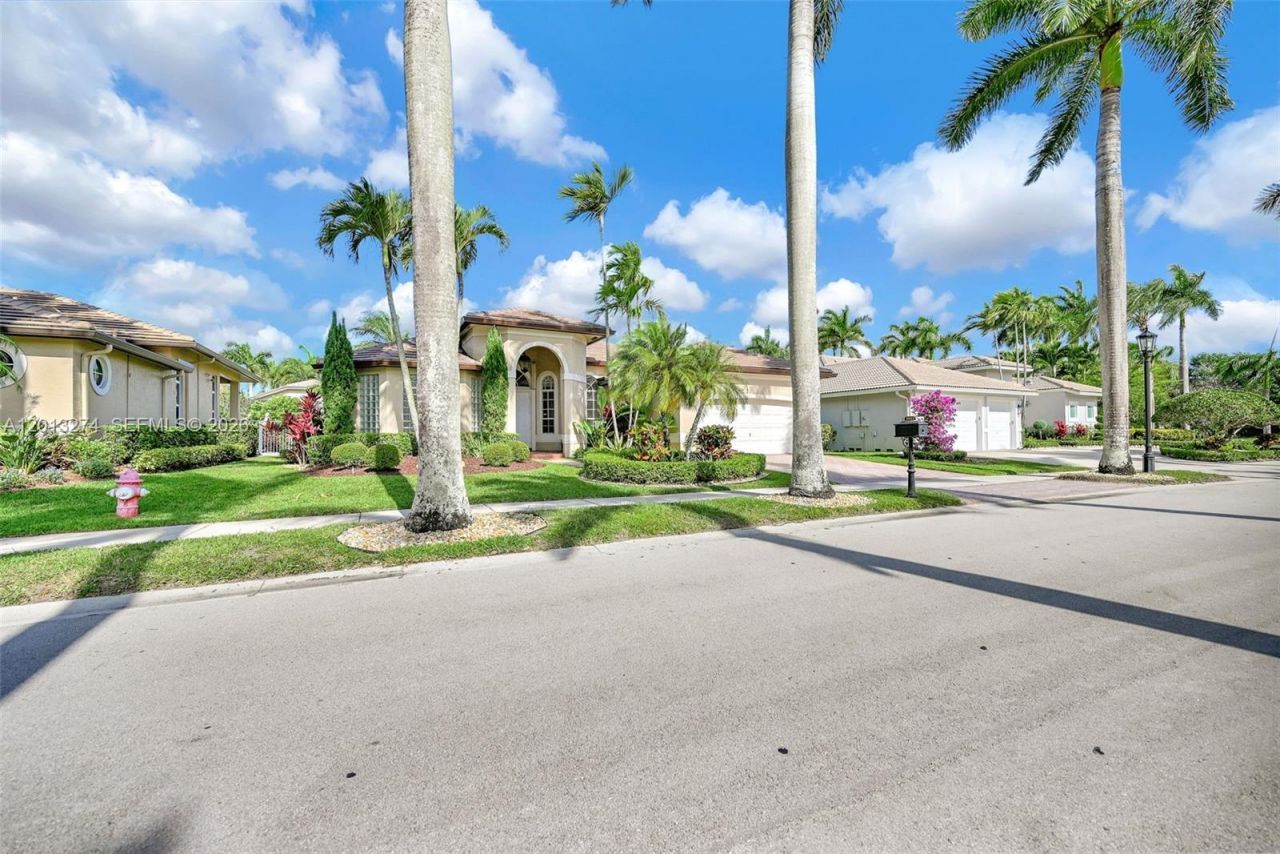 2553 Jardin Manor , Weston, FL 33327 Photo